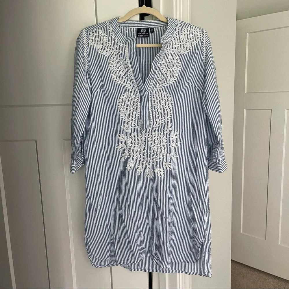 Madison Mathews Blue White Seersucker Dress Embroidered